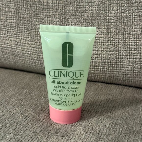 Clinique Set of 9 Skin Care/ Make Up Travel/Gift Set With Cosmetic Bag - Picture 3 of 13